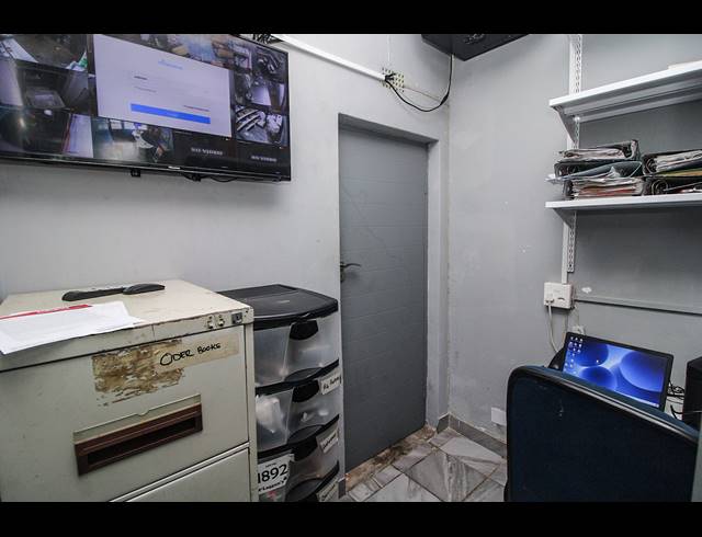 391M² BUSINESS FOR SALE IN UITENHAGE CENTRAL